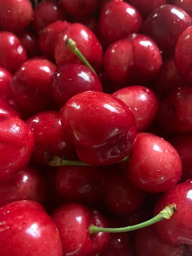 Picture of red cherries with high antioxidant content